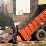 فرو رفتن کامیون در عمق زمین در اهواز
