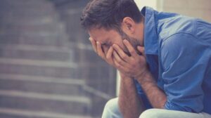 فروپاشی روانی چیست؟علت،علائم و روش‌های درمان