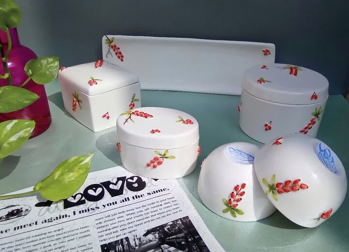 قصه بانویی که یاقوت‌های کویر را جاودانه کرد؛ از تیغ زرشک تا چرخ سفال