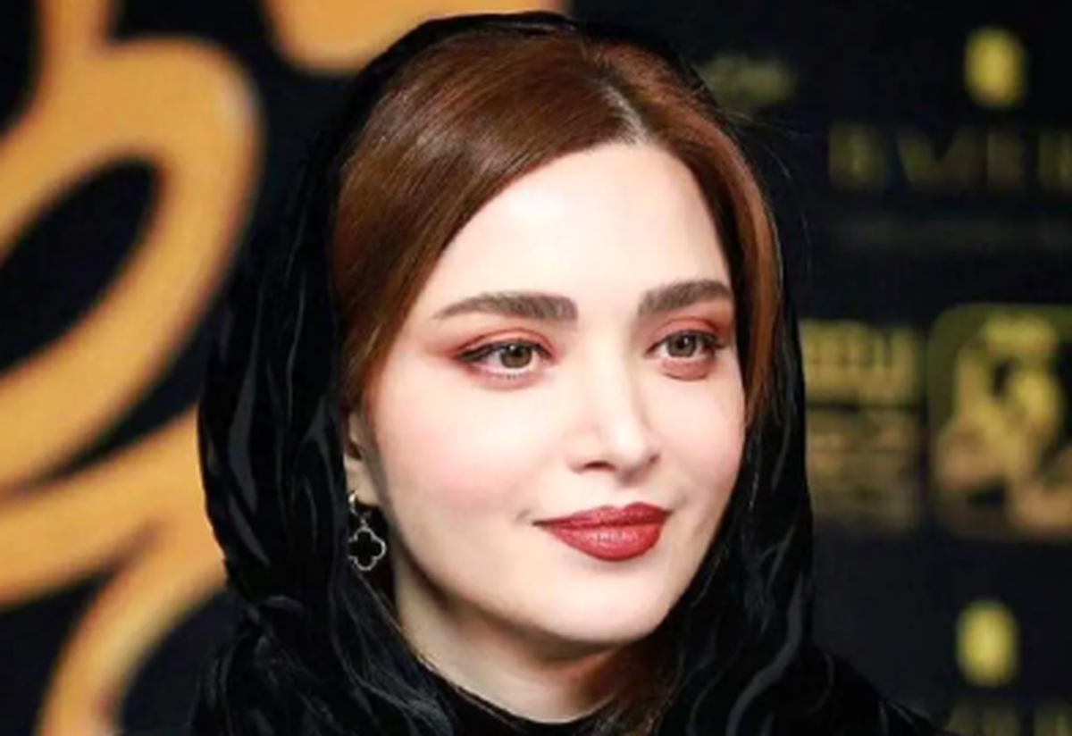 لباس سنگ دوز بهنوش طباطبایی در کنار پدر و مادرش در روز مادر+ عکس