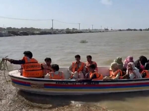 مدیریت بحران در شرق هرمزگان چگونه پیش میرود؟ مدیریت بحران در شرق هرمزگان چگونه پیش میرود؟