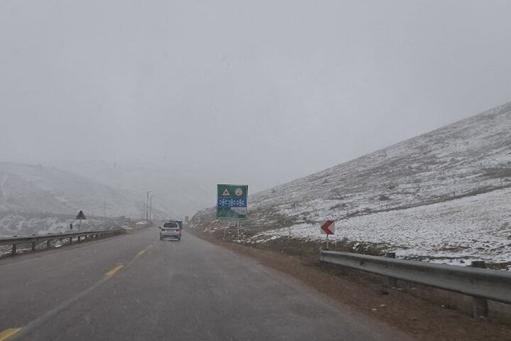 میقانی: برف و مه غلیظ در محورهای کوهستانی خراسان‌ شمالی آغاز شد