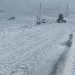 نمک پاشی و برفروبی محورهای اصلی و روستایی دهگلان