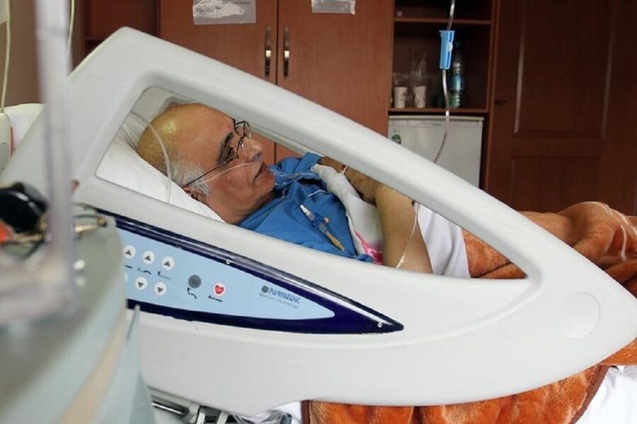 هنرمند محبوب ایران بستری شد / مردم دعا کنند