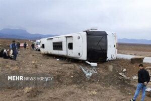واژگونی دو دستگاه اتوبوس در محور زاهدان - بم با ۱۴ کشته و زخمی