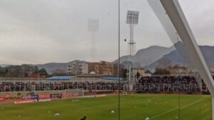 ورود دروازه‌بانان خیبر به زمین و تشویق دیناروند