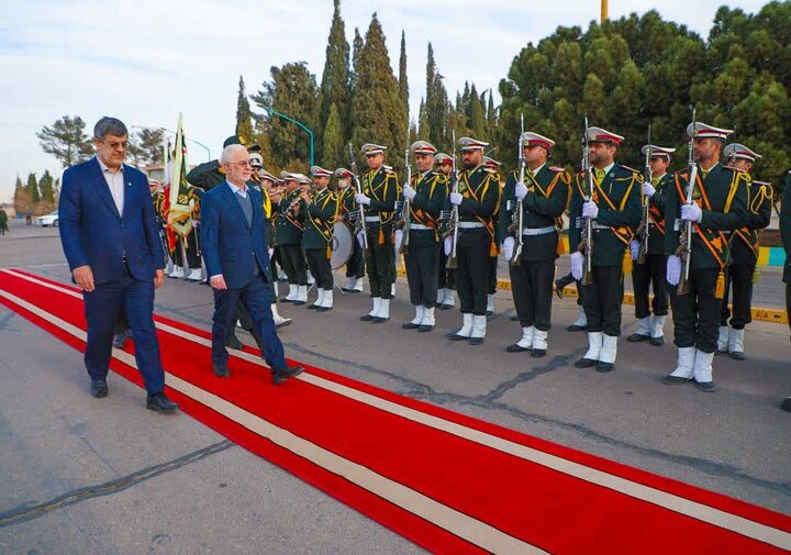 وزیر کشور برای بهره‌برداری از چند پروژه عمرانی و صنعتی وارد یزد شد