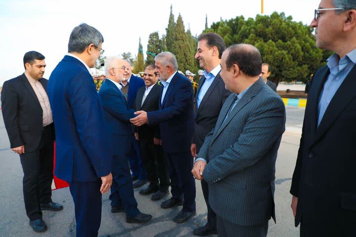 وزیر کشور برای بهره‌برداری از چند پروژه عمرانی و صنعتی وارد یزد شد