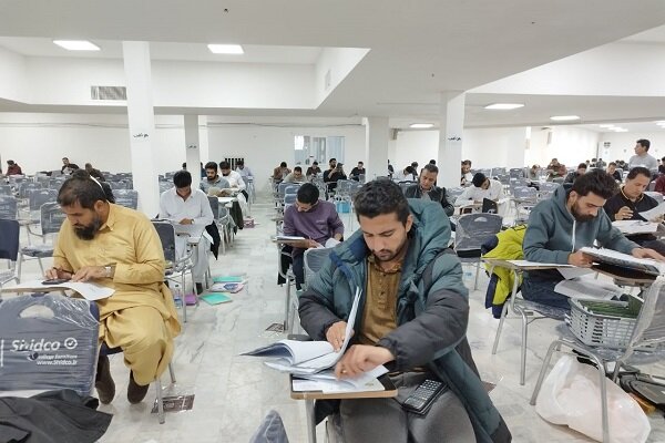 پارسی: رقابت ۲۹۷۲ سیستانی و بلوچ در آزمون ورود به حرفه مهندسان آغاز شد