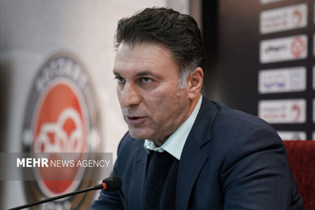 کار تراکتور برای قهرمانی تمام نشده/ با نظر سرمربی تیم را تقویت می کنیم