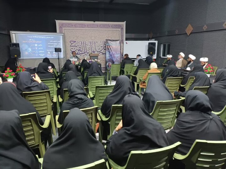 کارگاه سواد رسانه با محوریت هوش مصنوعی در لارستان برگزار شد