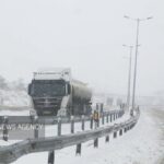 گردنه‌های کهگیلویه و بویراحمد زیر برف و سنگ؛رانندگان با احتیاط برانند