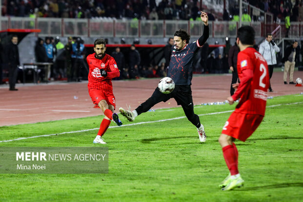 یک بازی و هزار نشان که تراکتور از پرسپولیس عبور کرد؛ هیجان جان گرفت!