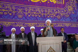 آیت الله دژکام: حل مشکلات معیشتی مردم وظیفه شبانه‌روزی مسئولان است