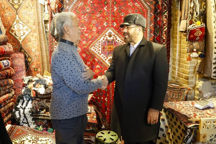 استاندار فارس پای صحبتهای کسبه و بازاریان شیراز نشست استاندار فارس پای صحبتهای کسبه و بازاریان شیراز نشست