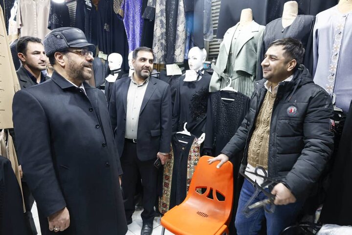 استاندار فارس پای صحبتهای کسبه و بازاریان شیراز نشست استاندار فارس پای صحبتهای کسبه و بازاریان شیراز نشست