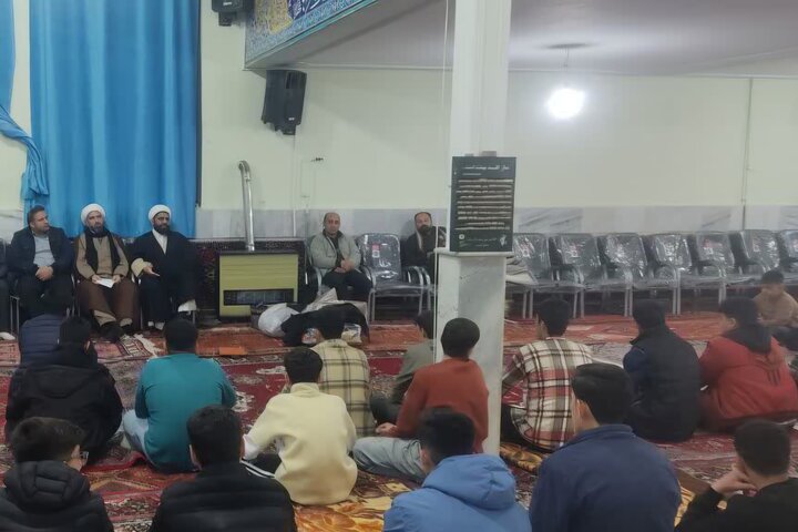 استقبال امام جمعه چاراویماق از معتکفین نوجوان و جوان