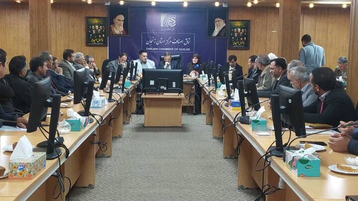 اصلاح قیمت برخی اقلام ضروری مانند روغن و برنج در حال انجام است