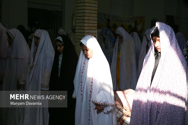 اعتکاف دالاهو با حضور پرشور ۸۱ بانوی معتکف برگزار شد