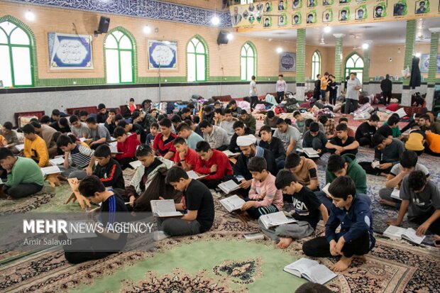 اعتکاف سیستان وبلوچستان؛ از حضور پرشور دانش‌آموزان تا شرکت ۱۰۰۰ زندانی