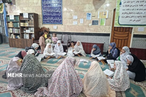 اعتکاف مادران و دختران نوجوان در مسجد حضرت ابوالفضل گلشهر اسلامشهر