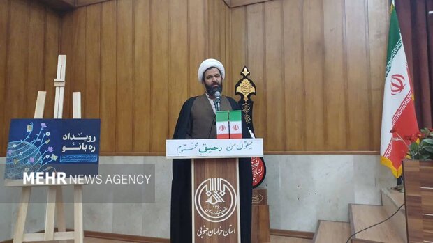 بانوان با روایت صحیح مقابل توطئه‌های دشمن در فضای مجازی بایستند