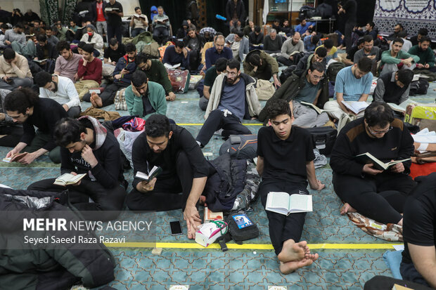 برگزاری آیین اعتکاف در مسجد جامع شهر زنجان