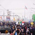 برگزاری همایش پیاده‌روی خانوادگی قمی‌ها به مناسبت دهه مقاومت و بصیرت