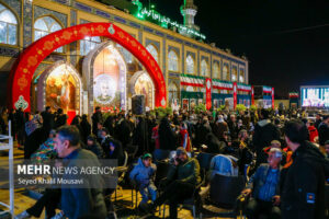 حال وهوای گلزار شهدای کرمان در شب شهادت حاج قاسم سلیمانی
