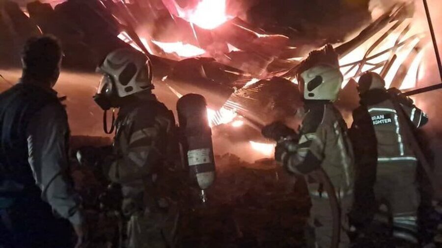 حریق گسترده یک کارگاه مبل‌سازی در جاده ساوه