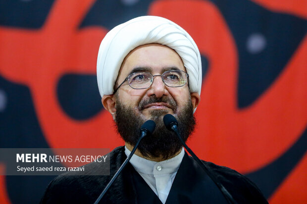 حضرت زینب (س) واسطه فیض علوم علوی به جامعه بانوان بودند