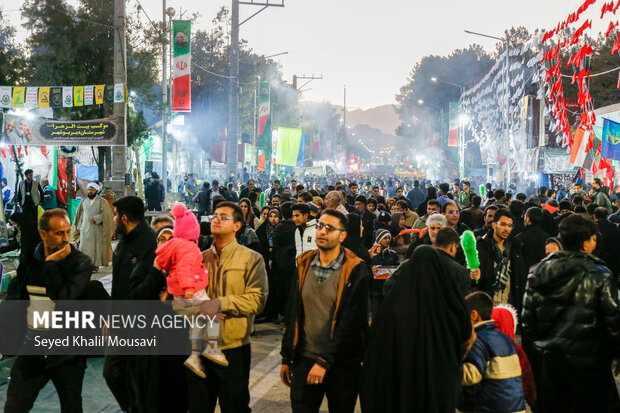 سیل خروشان دوستداران حاج‌قاسم‌ در طریق الشهدای کرمان