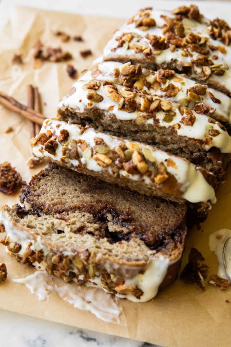 مراحل پخت نان موز و دارچین