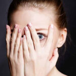 وقتی دچار حملات هراس می‌شوید این اتفاقات در بدن‌تان می‌افتد/ راهکارهای مقابله+ اینفوگرافیک