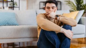 چرا وقتی می‌خواهم از حقم دفاع کنم، می ترسم و اضطراب می‌گیرم؟