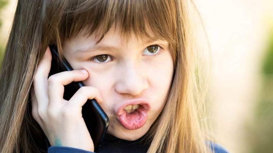 کودکم دائما فحش می‌دهد، چه کنم؟