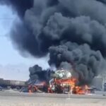 آتش‌سوزی مهیب پس از برخورد دو تریلی/ راننده پیش از حریق نجات یافت