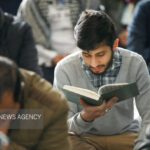 آغاز مناجات خوانی با مدح «حیدر کرّار» در حرم امام رضا(ع)