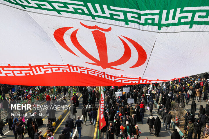 احمدی: مردم ایران همچون صخره‌ای استوار در برابر دشمن ایستاده‌اند 