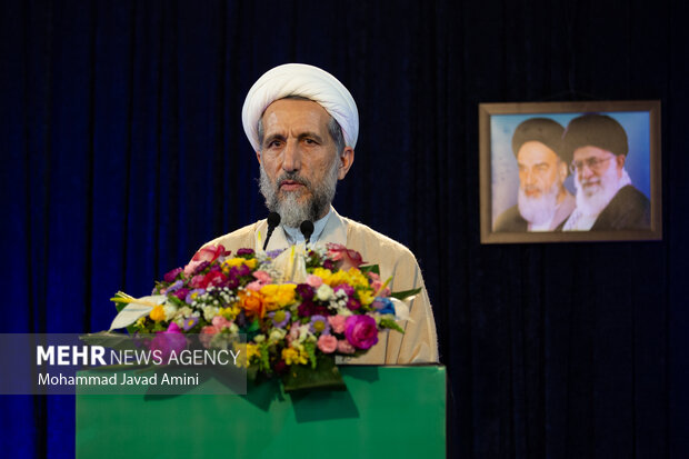 امام جمعه قزوین: مساجد در رمضان کانون انس با قرآن باشند