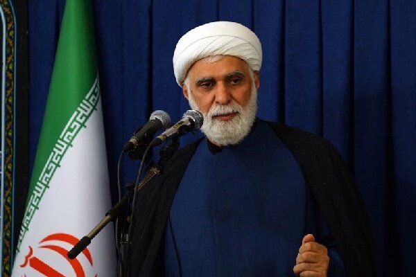 امام جمعه کیش: ملت ایران در برابر تهدیدات دشمنان استوار و مصمم است