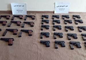 انهدام یک باند قاچاق سلاح در غرب کشور/ کشف ۳۰ قبضه کلت کمری