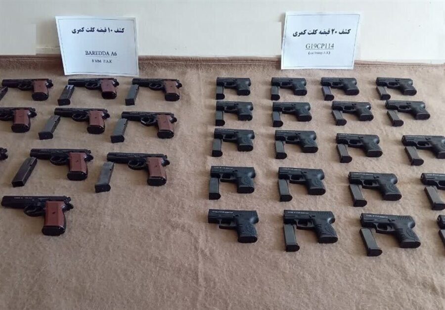 انهدام یک باند قاچاق سلاح در غرب کشور/ کشف ۳۰ قبضه کلت کمری