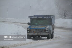 بارش برف در فریدونشهر و بویین‌میاندشت؛ پرهیز از سفرهای غیرضروری
