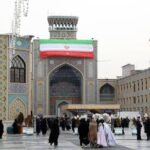 برافراشته شدن پرچم ایران اسلامی و تبلور هویت ملی در صحن و سرای رضوی