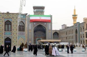 برافراشته شدن پرچم ایران اسلامی و تبلور هویت ملی در صحن و سرای رضوی