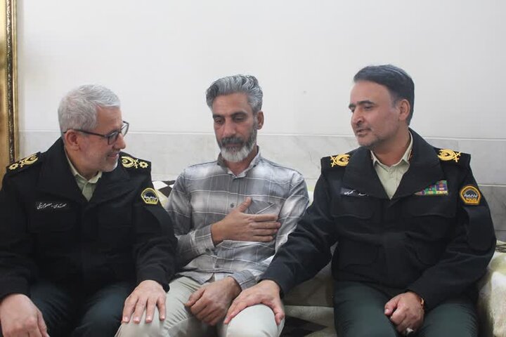 خانواده شهدای پلیس، مظهر صبر و افتخار در راه امنیت کشور هستند