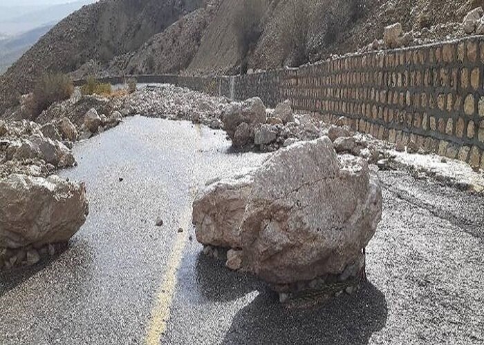 خطر ریزش سنگ و سقوط بهمن در راه های کوهستانی مازندران 