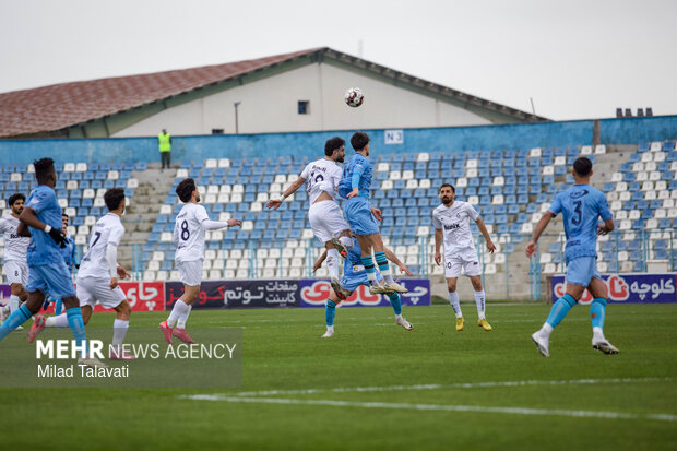 سبقت چادرملو و فولاد ادامه دارد/سپاهان حریف پیکان نشد