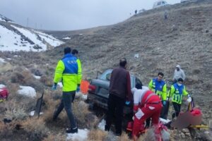 سقوط خودرو در محور چایپاره به خوی ۳ مصدوم برجا گذاشت